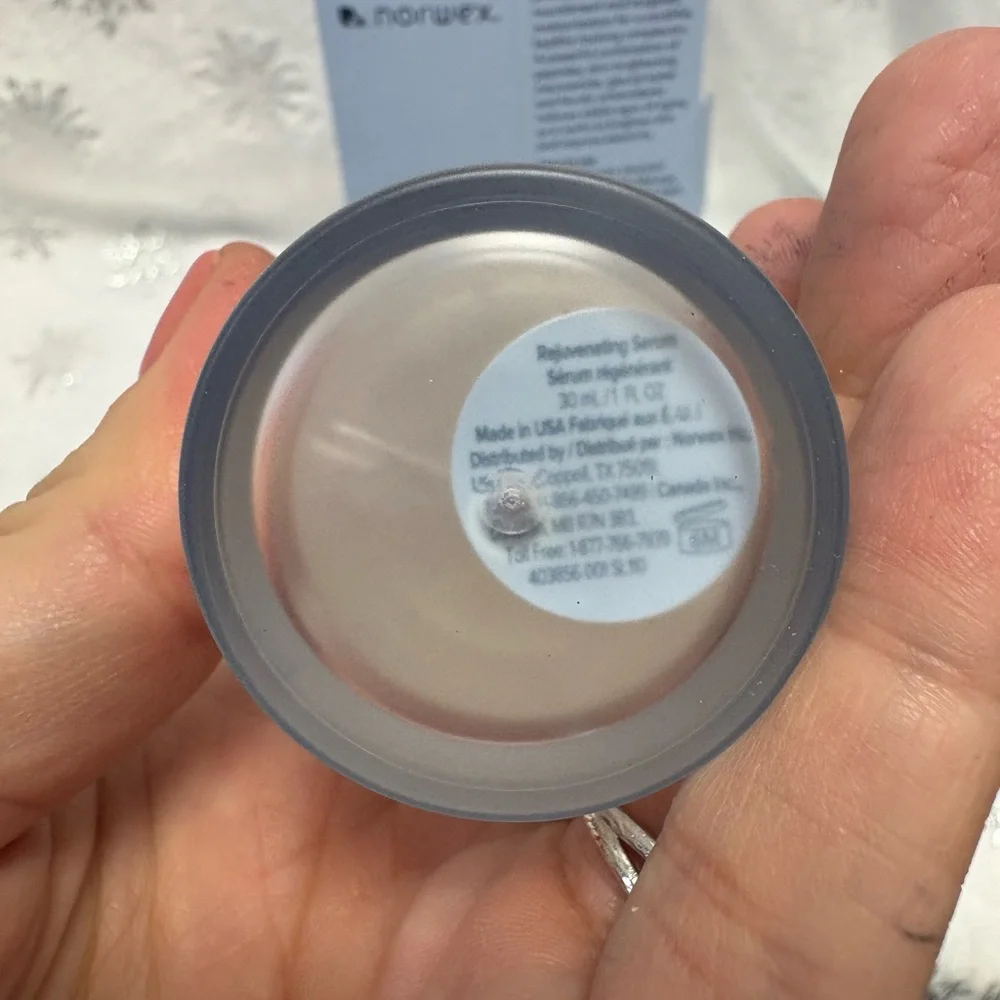 Norwex Rejuvenating Serum - 30ML/ 1FL OZ - Picture 5 of 11